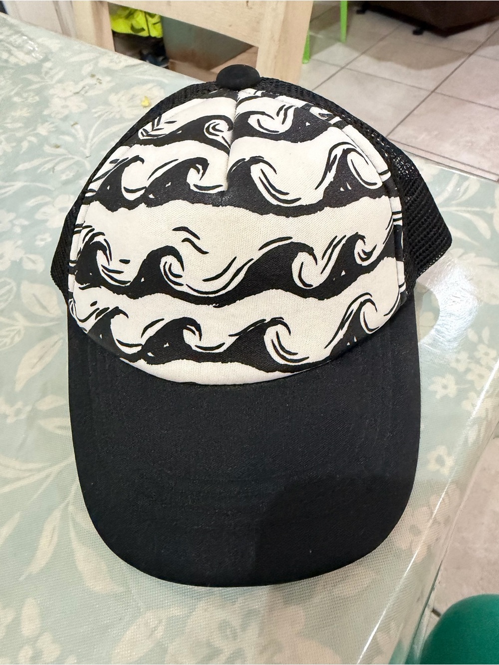 Black and White Wave Print Trucker Hat